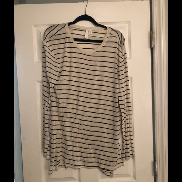 bp Tops - Black and white striped top